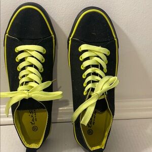 Twisted size 10 Sneakers good condition